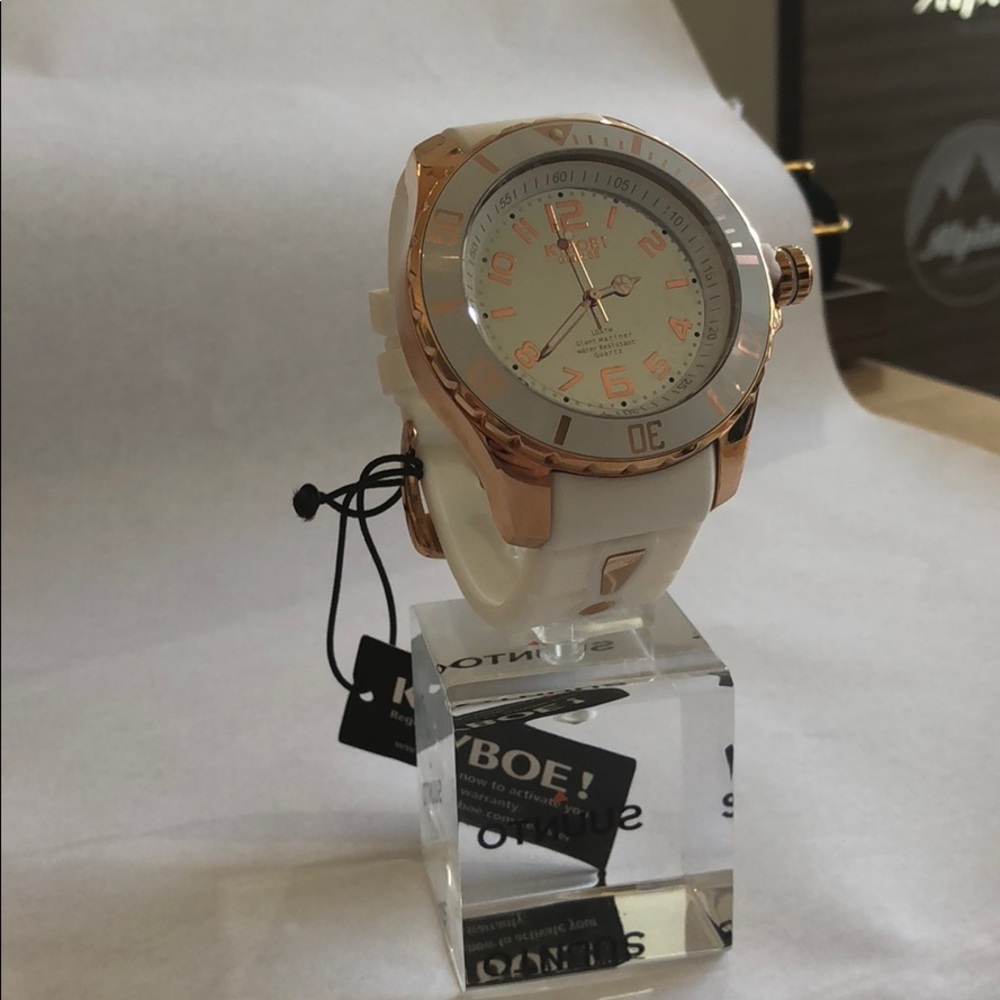 Unisex large face rose gold and white.